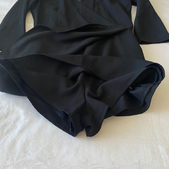 Abercrombie &‎ Fitch Women's Black Long Sleeve V-neck Romper Dress Size 6 - Picture 6 of 15
